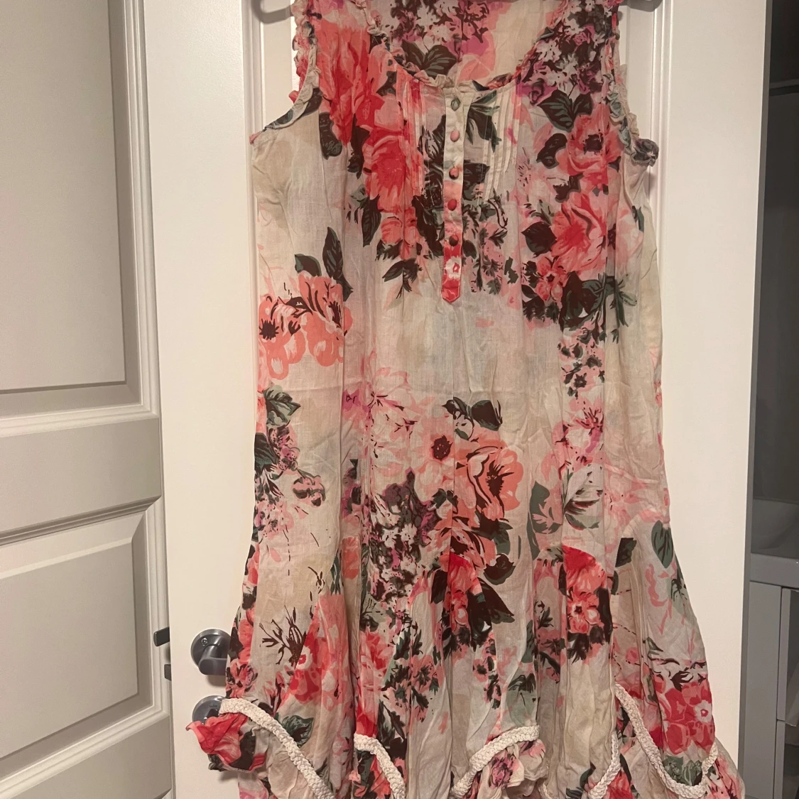 Blommig kortklänning från RoseBud