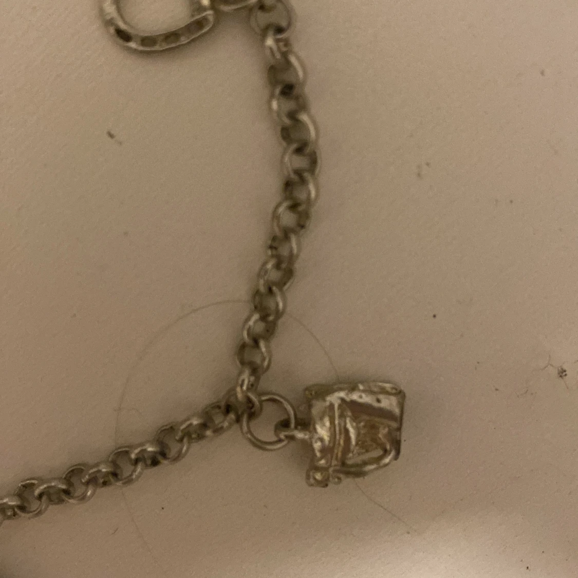 Silverfärgat cowboy charm-armband - 2