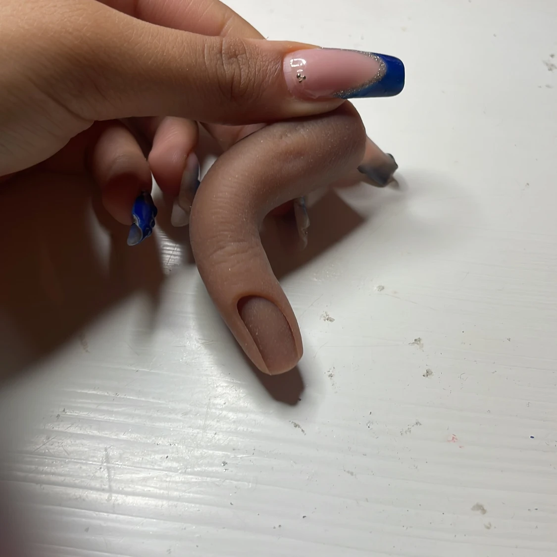 Realistiskt övnings finger - 2