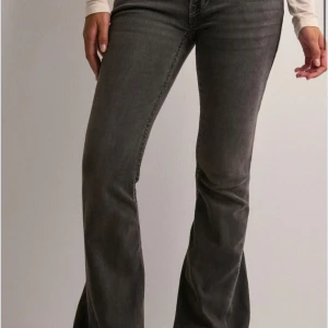True religion jeans (byte) - Någon som vill byta sina true religion jeans, helst mörkblåa. Mina är i storlek 27, fint skick knappt använda!
