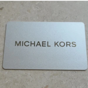 Presentkort Michael Kors 600kr - Presentkort med 600kr på Michael Kors, säljer för 500. Perfekt till present! Kan mötas upp i Stockholm.
