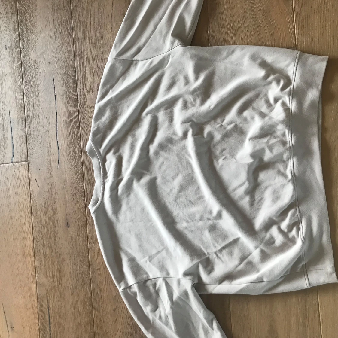 Ljusgrå basic sweatshirt