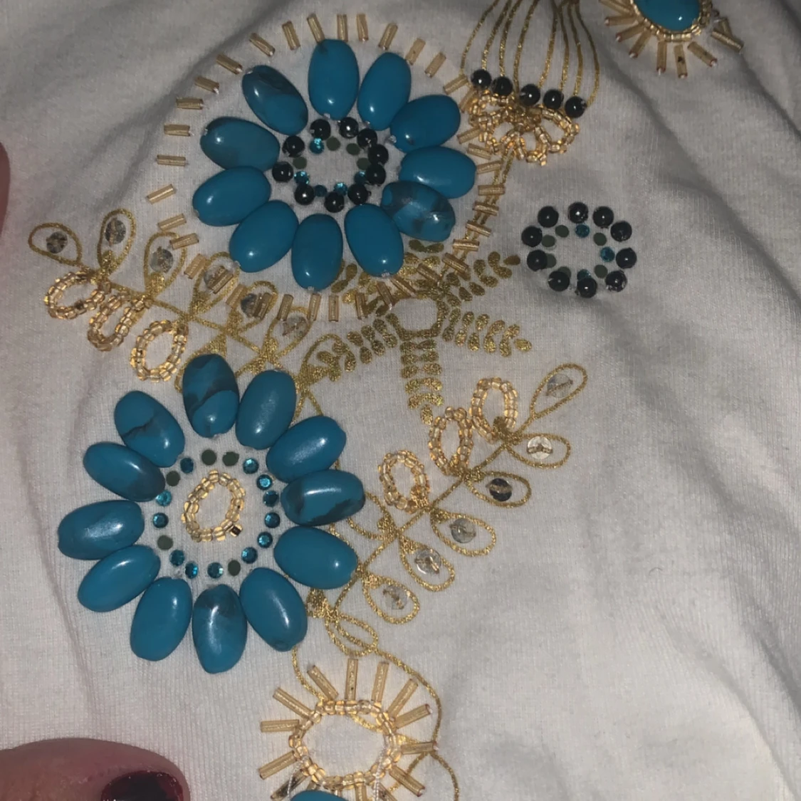 Vit linnetopp med blå blommor CN Collection - 2