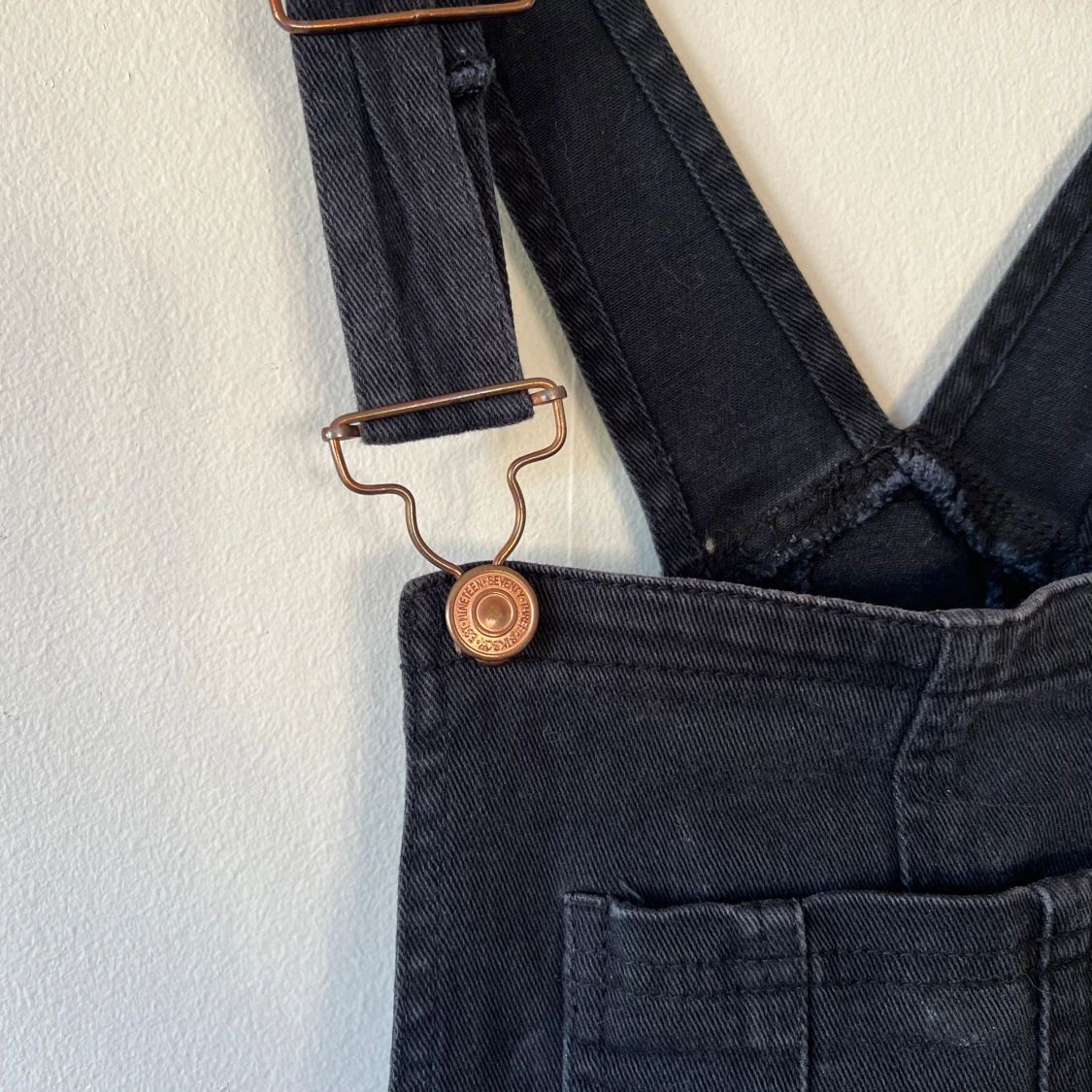 Svarta korta hängselbyxor - 1