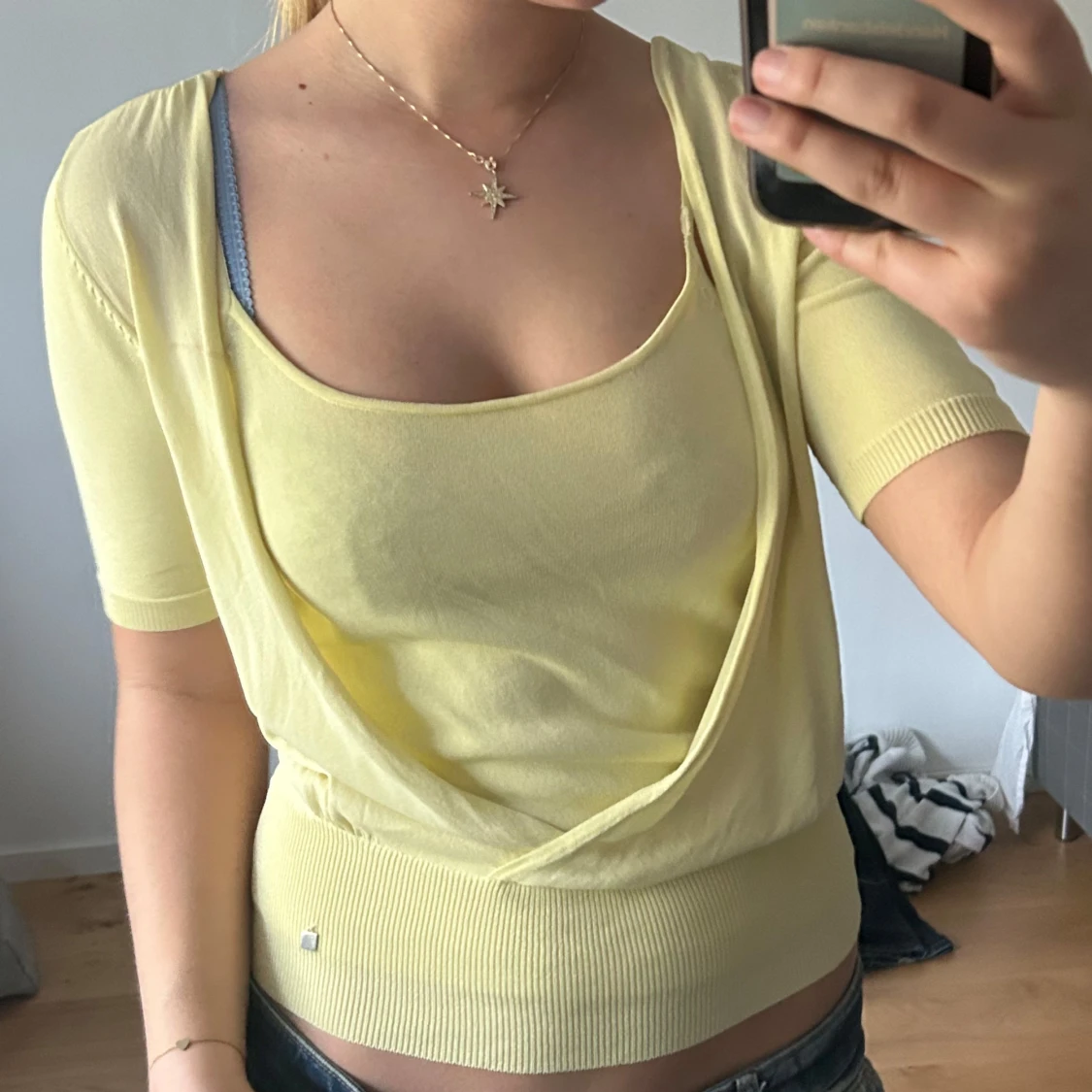 Gul omlottopp från Guess - 1