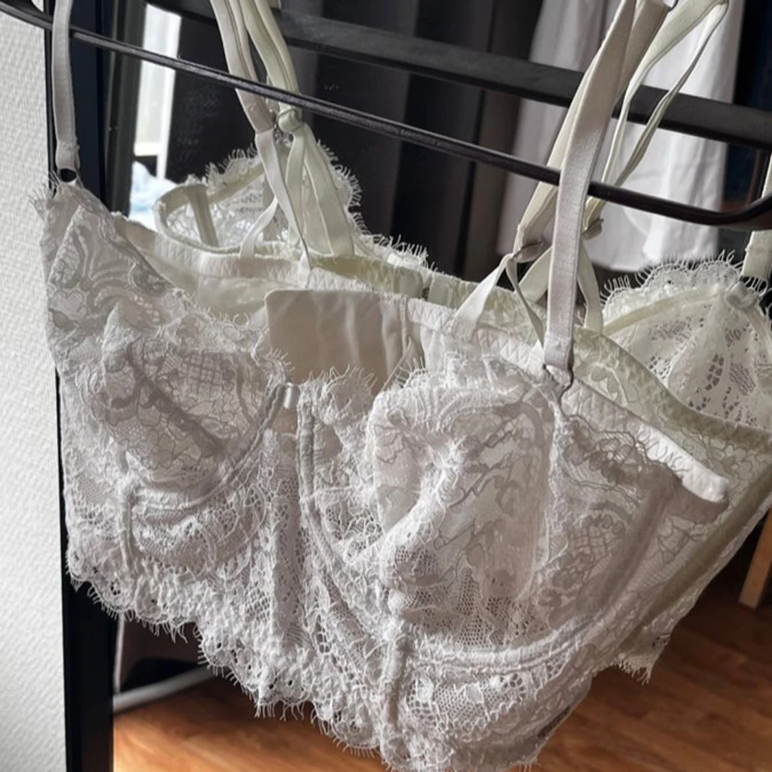 Vit spetskorsett från Ella M. - 1