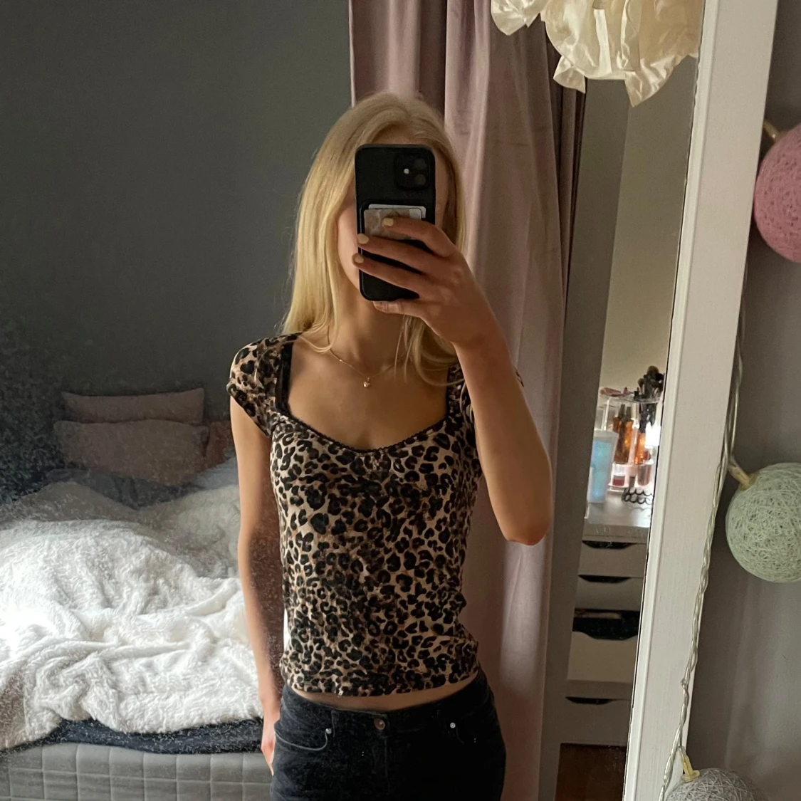 Leopardmönstrad topp med v-ringning