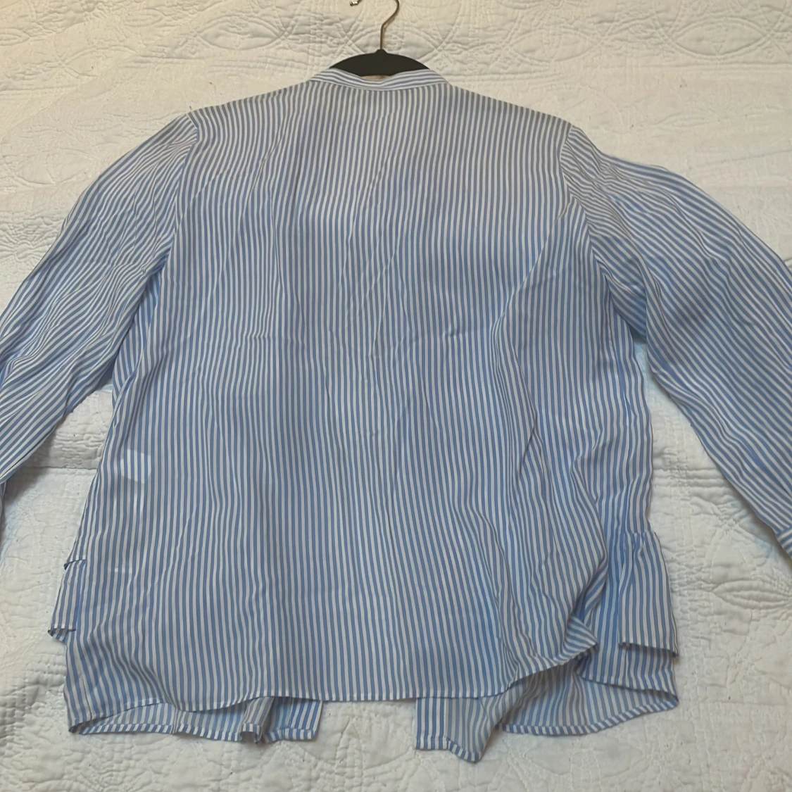 Blårandig blus med volang från Zara Basic - 1