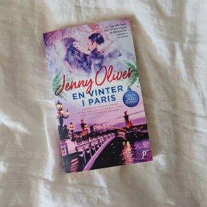 En vinter i Paris - En romantisk feelgood-roman som utspelar sig i Paris under vintern. Boken handlar om Rachel som lämnar sin engelska by för att delta i en bakningstävling i Paris, där hon möter nya utmaningar och kärlek. Perfekt för dig som gillar julstämning och romantik.