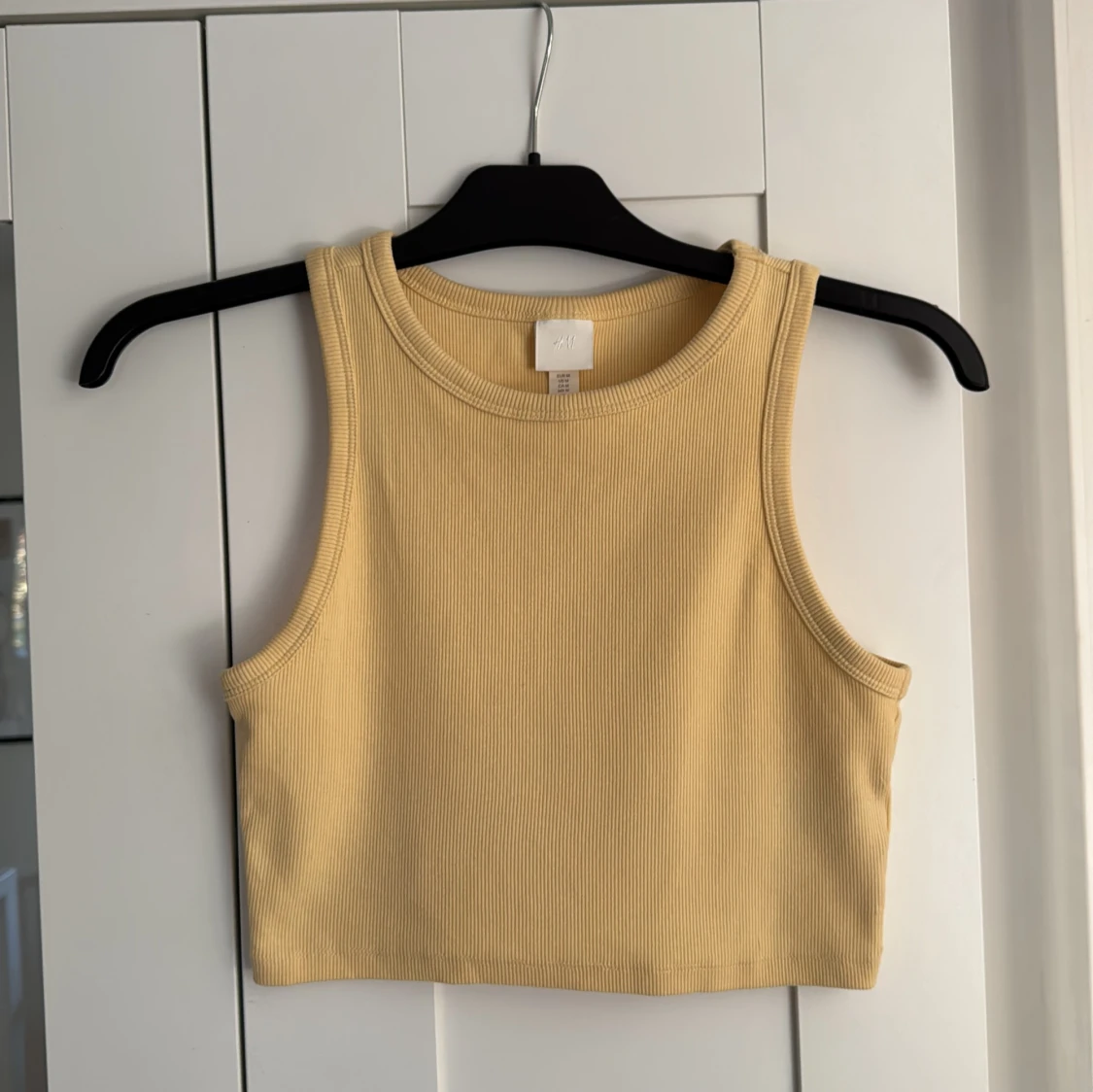 Gul ribbad croppad linnetopp - 1