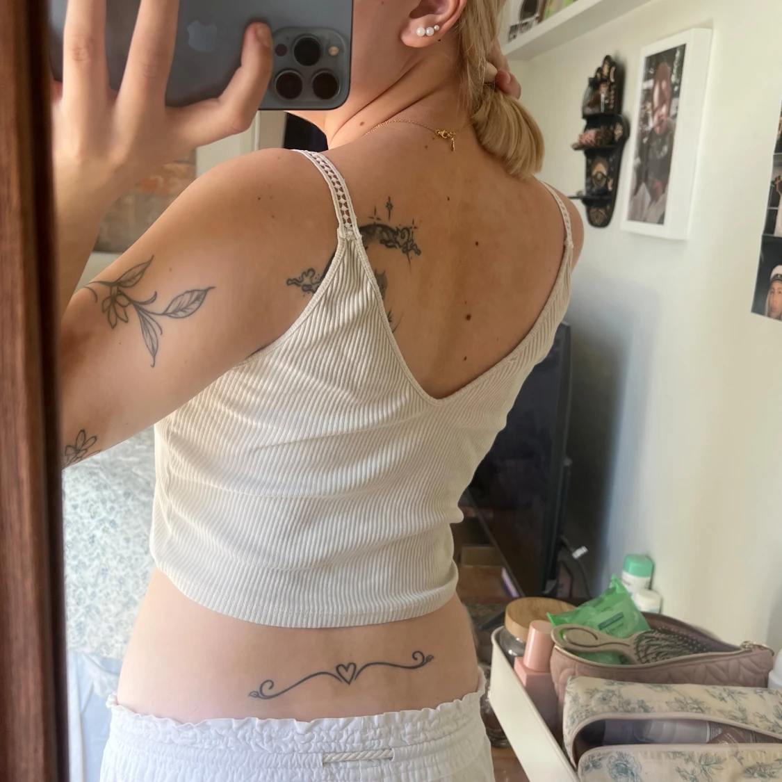 Vit croppad linnetopp med spetsdetaljer - 3