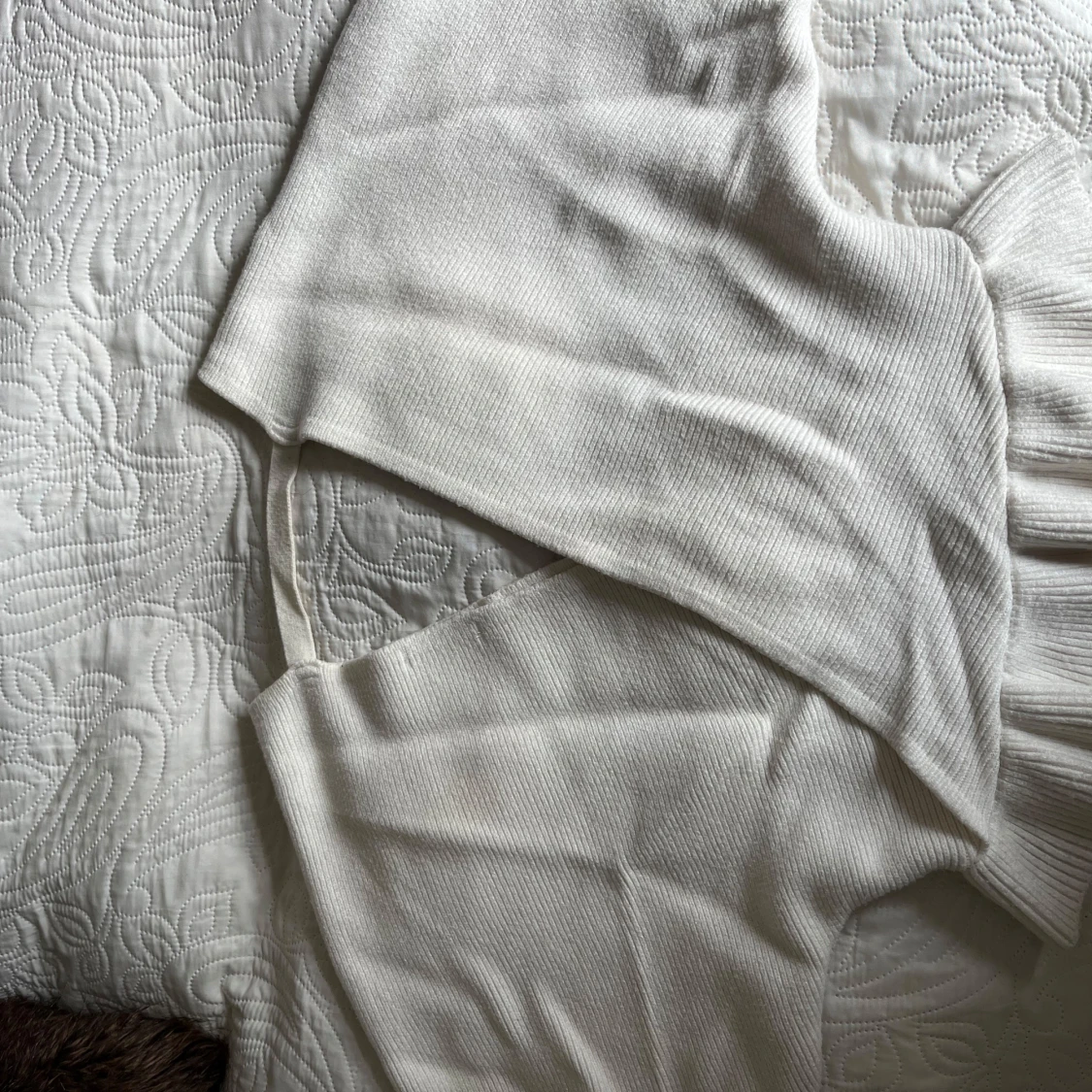 Vit omlottopp med volangkant - 3