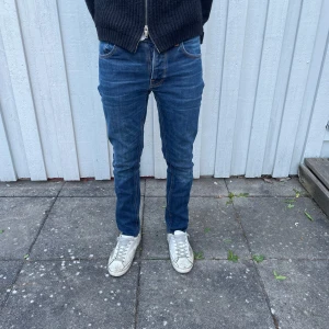 Nudie jeans  - Nudie jeans - Modell: Tilted Tor - Storlek: W29/L30 - skick: 9/10 - Nypris runt 2000kr