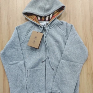 Grå hoodie från Burberry - Helt oanvänd!