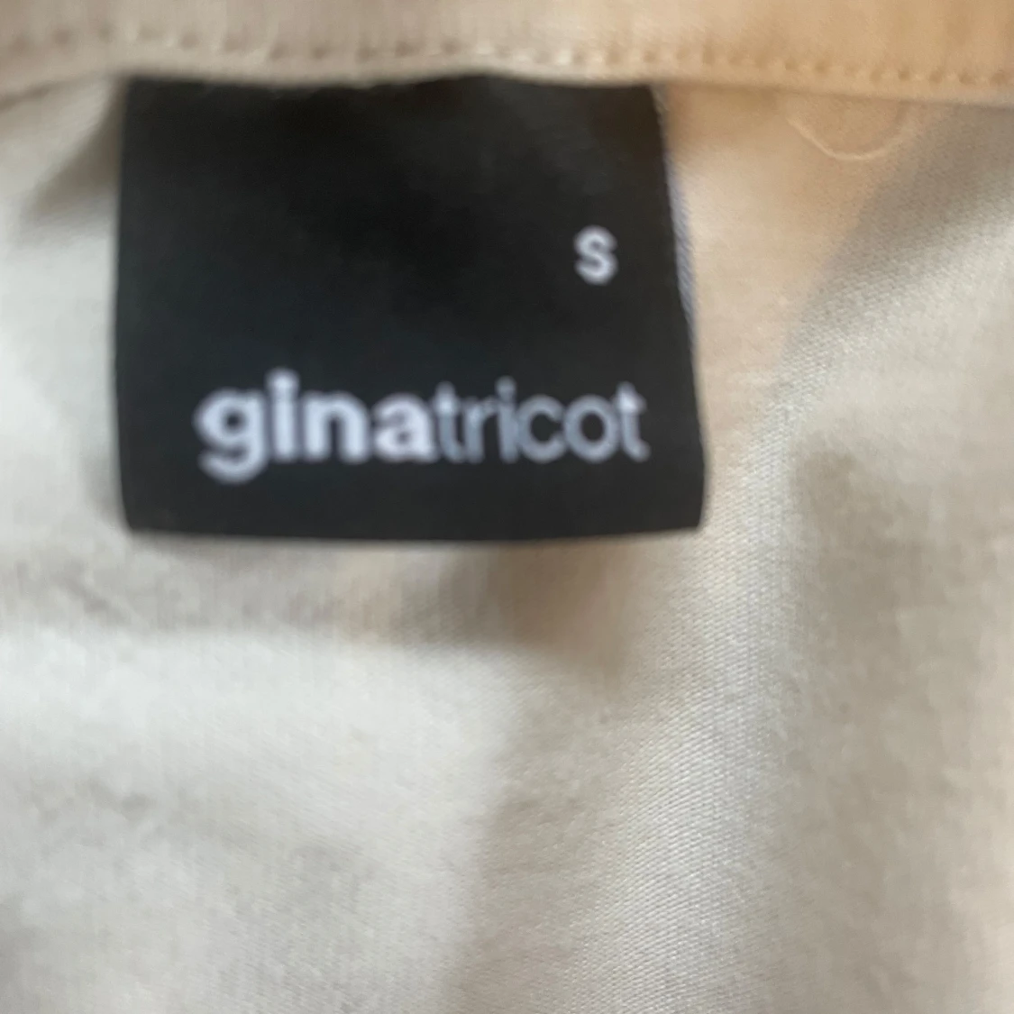 Vit ziptröja från Gina Tricot - 1