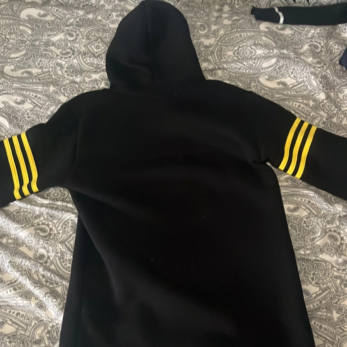 Svart och gul Steelers hoodie med nummer 33 - 1