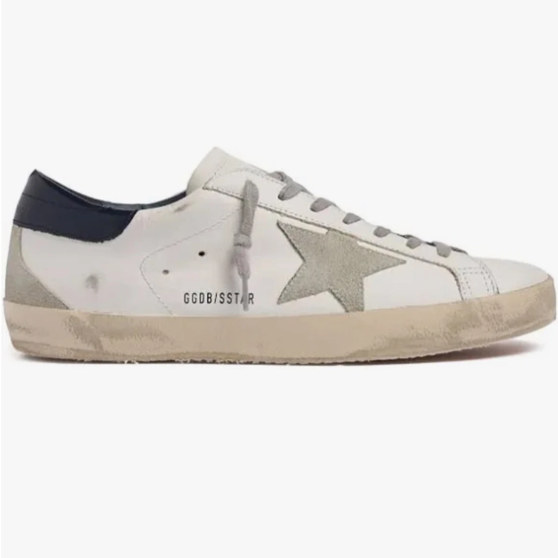 Vita sneakers med grå stjärndetalj