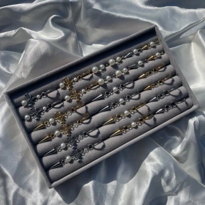 Rostfria örhängen  - Massa supersnygga örhängen i rostfritt stål vilket innebär att de inte färgar av sig eller tappar färg💞 49-65kr för ett par😍 Alla beställningar sker via vår hemsida Bernbergjewelry.se🤗