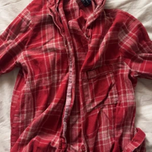 Pyjamas tröja  - Säljer denna pyjamas tröjan från ica maxi. Säljer då den är för liten. Har använts ett fåtal gånger. Skriv vid frågor🎀