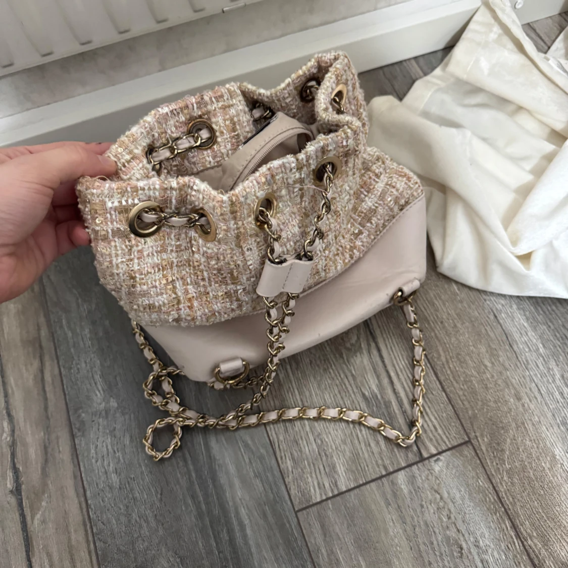 Beige och rosa axelväska med kedja - 1