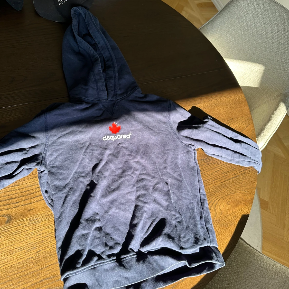 Mörkblå hoodie från Dsquared2