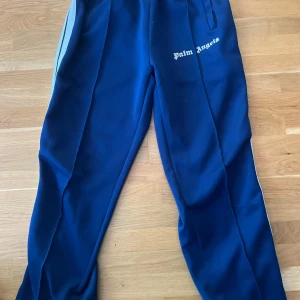 Palm Angels byoxor  - Små i strl ska vara XS och äkta passar dig mellan 155-165