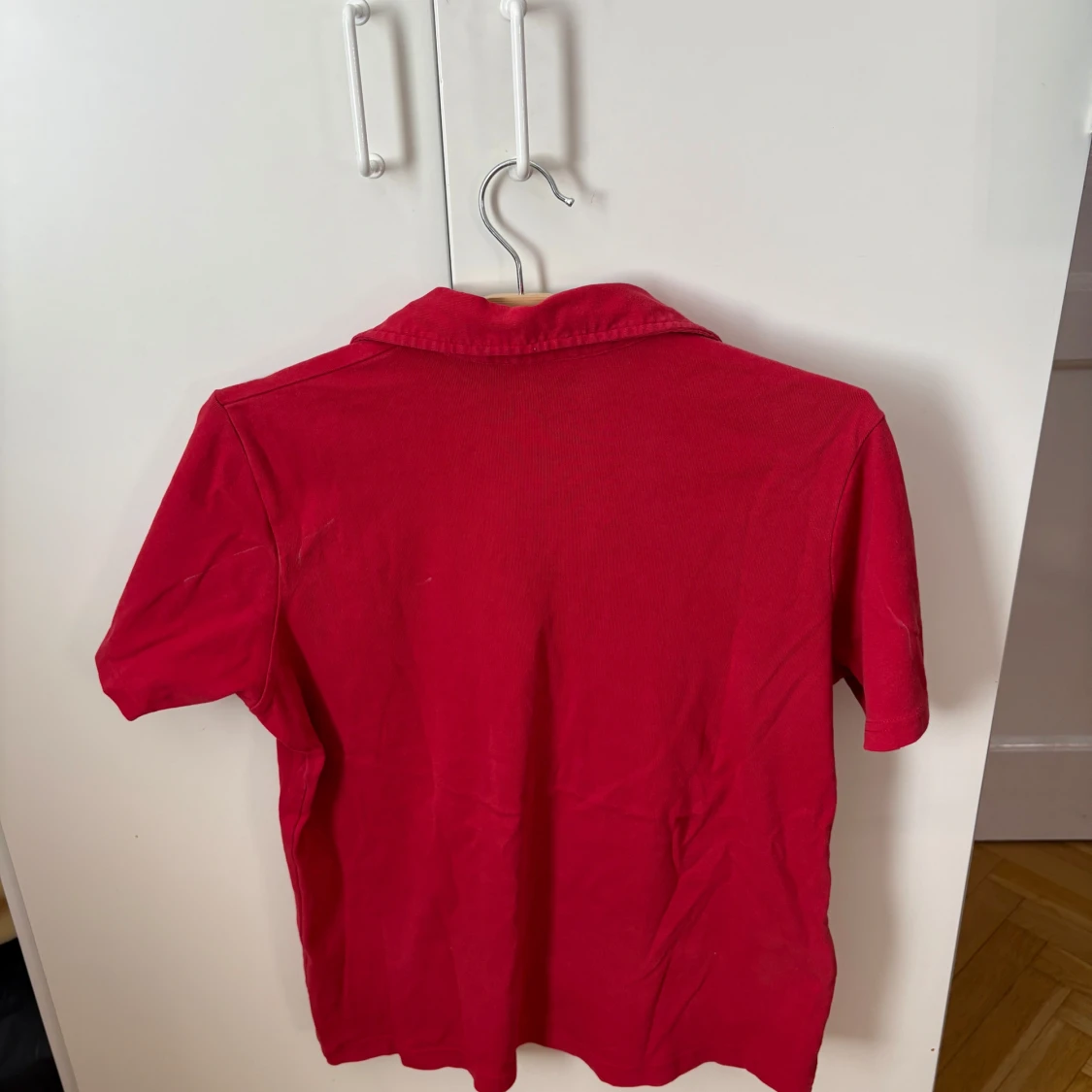 Röd pikétröja  - 2