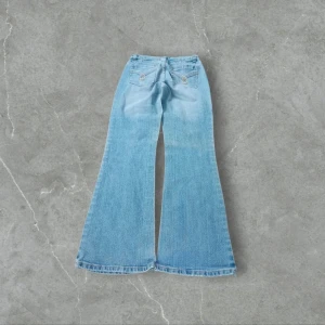 Y2K bootcut jeans - Superfina lågmidjade bootcut jeans med ASSNYGGA detaljer på fickorna!!✨