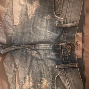 Lågmidjade korta vintage Hollister shorts  - Skit snygga egen klippta lågmidjade Hollister shorts som är vintage 🙌🏼