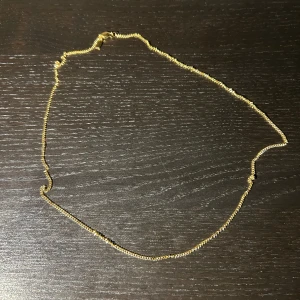 Guld Kedja - Cond: 10/10 Strlk: 55cm/1.8mm Material: Rostfritt stål
