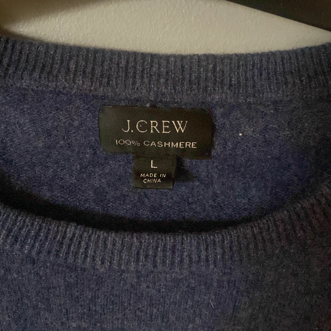 Mörkblå kashmirtröja från J.Crew