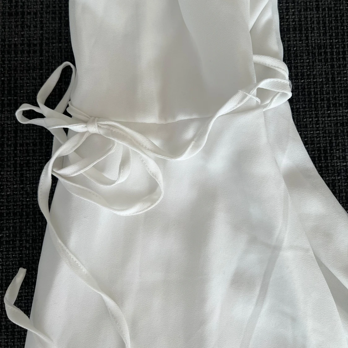 Vit omlottklänning med volangärmar/ studentklänning - 3