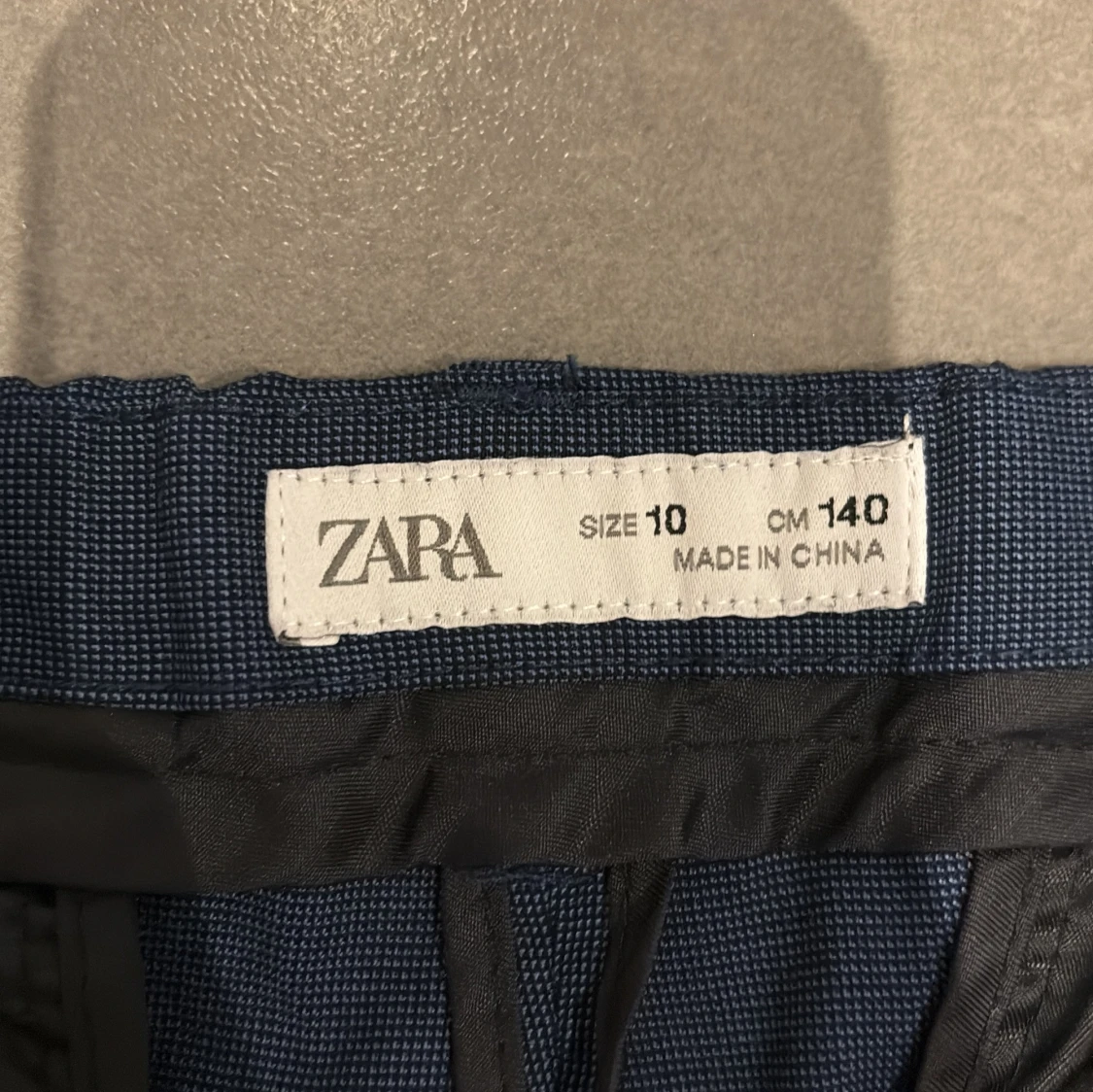 Mörkblå kostymbyxor från Zara - 2