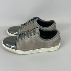 Lanvin Captoe Sneakers - - Skick 8/10  - Tillbehör: Inget  - Nypris: 5500 SEK  - Storlek: 44