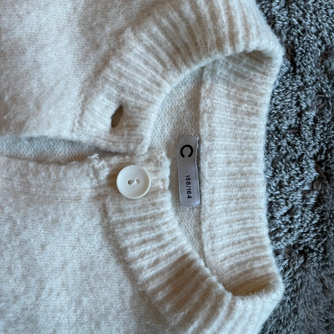 Vit stickad kofta med knappar - 3