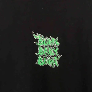  - T-Shirt från Carlings (Herrstorlek)! Använd endast ett fåtal gånger. 60kr frakt!  (Köparen står för frakten)