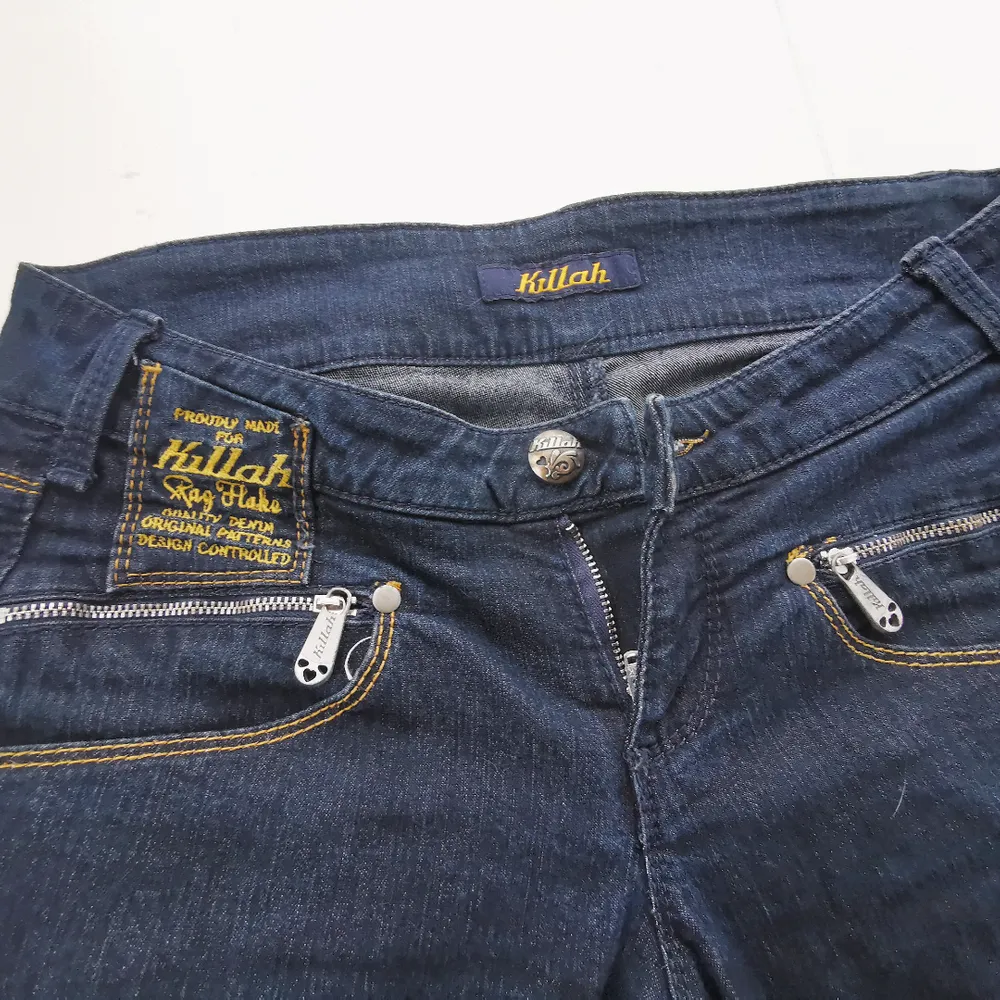 Snygga jeans från Killah. Smala ben + detaljer med dragkedja. Köparen står för frakten ⚡. Jeans & Byxor.