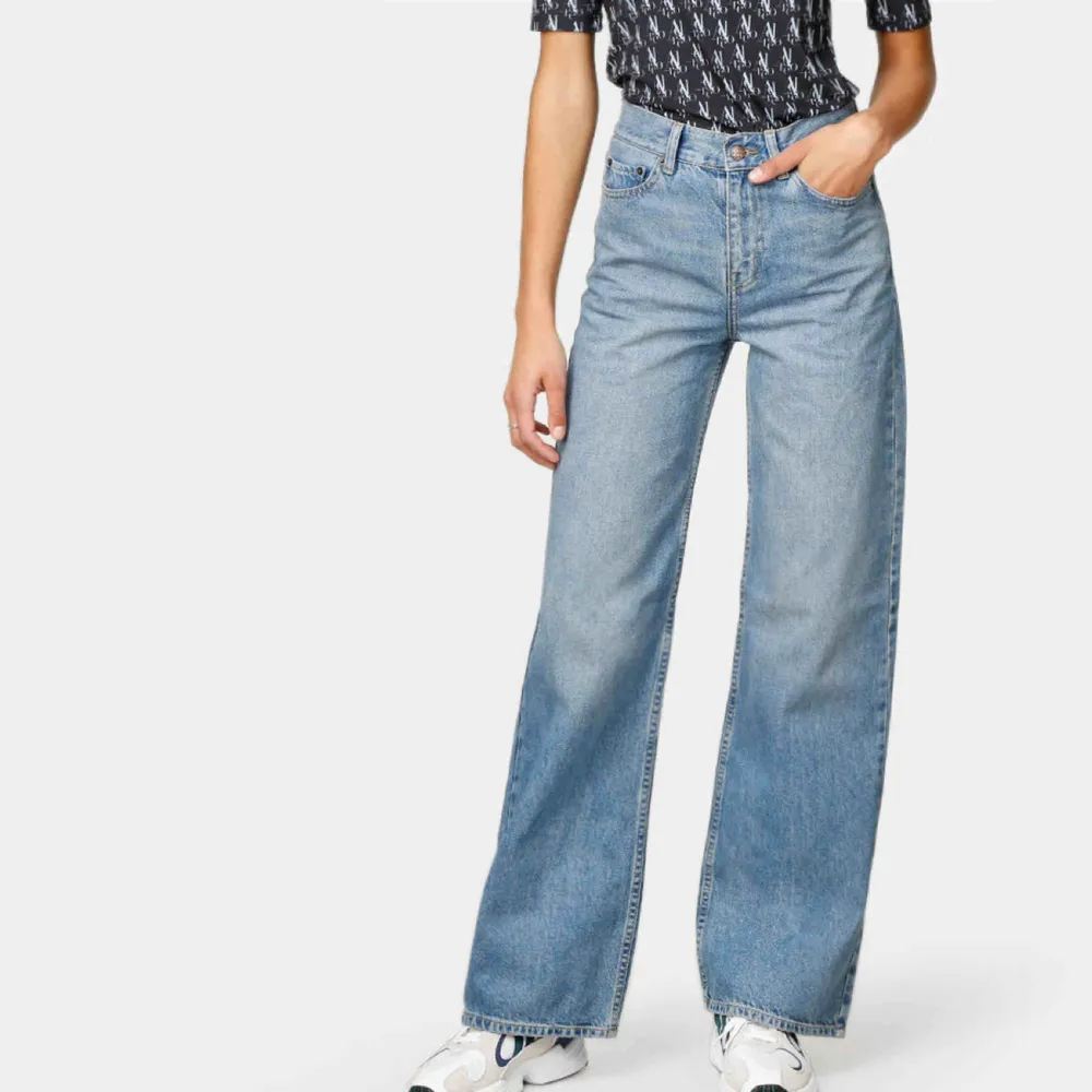 (SÖKER) Söker dessa jeans från Junkyard, i storlek 36/S. Skriv gärna om du har dessa eller några liknande till salu! 💛. Jeans & Byxor.