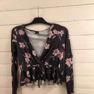  - Jättesöt topp från Gina tricot, strlk xs💜