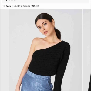  - One shoulder tröja från Nakd säljes. Använd 1 gång. Köparen står för frakt. 