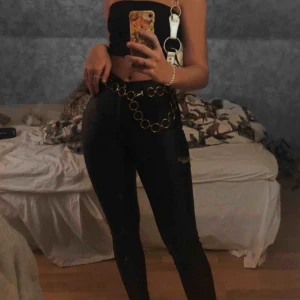  - ❌ OBS SMUTSIG SPEGEL ❌  skinnbyxor från dr. denim! köpta för 600kr. jag är 168 och dom är perfekt längd på mig. frakten är inräknad i priset 💞💞