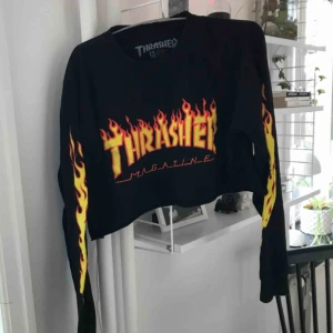  - avklippt thrasher-tröja (köpt secondhand så vet inte om den är äkta eller inte) möter endast upp