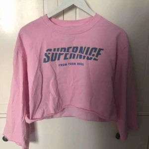  - Asnice tröja som jag inte använder så mycket längre därför säljer jag. fraktar inte, möts upp i stockholm🌟