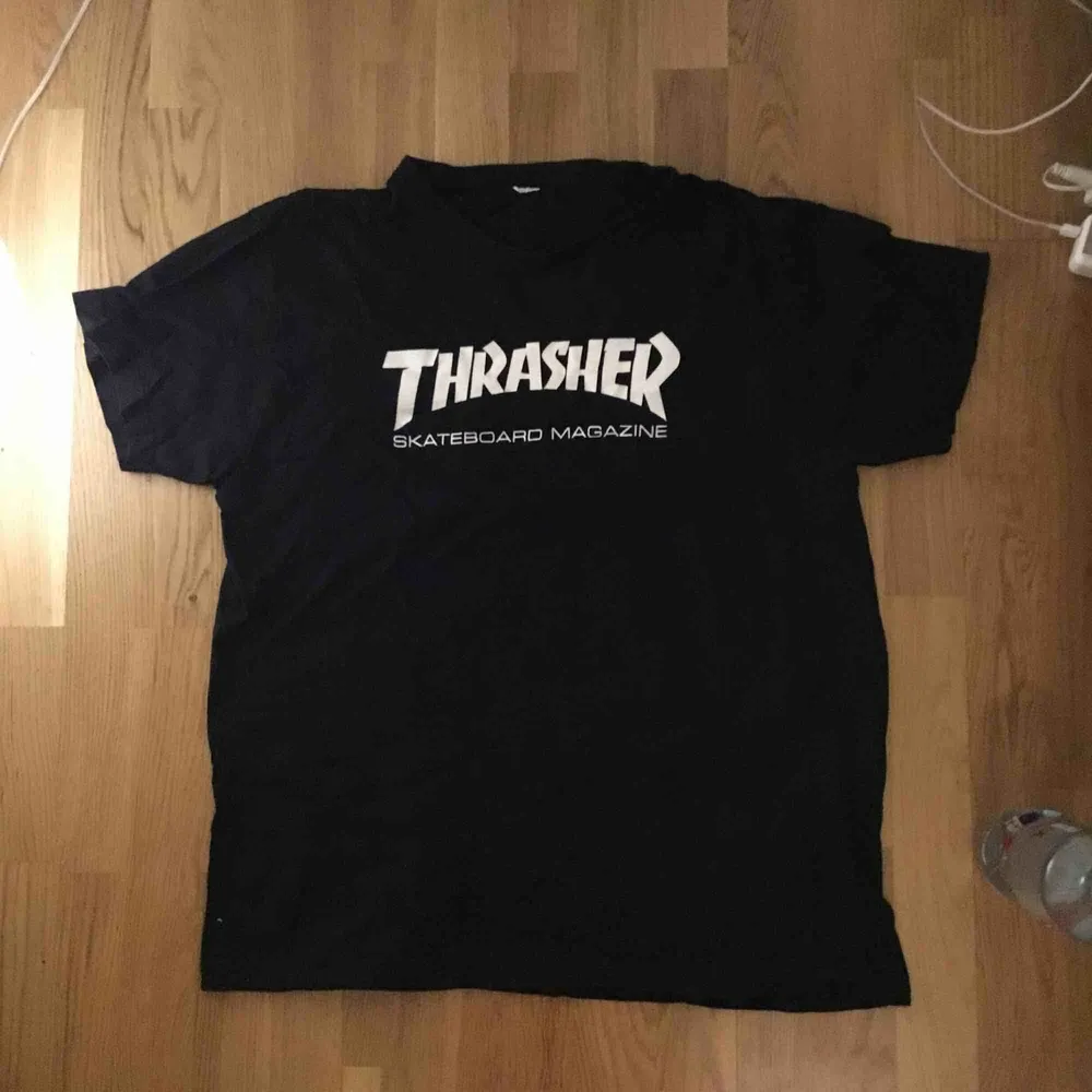 En Thrasher t-shirt i mycket gott skick! Buda ☺️🤝🥶😰👾. T-shirts.