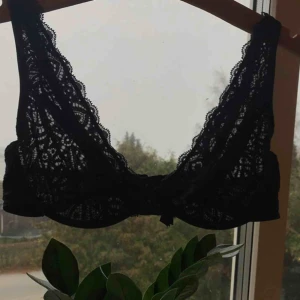  - Jätte snygg spets bh, aldrig använd, nypris 400 frakt tillkommer 