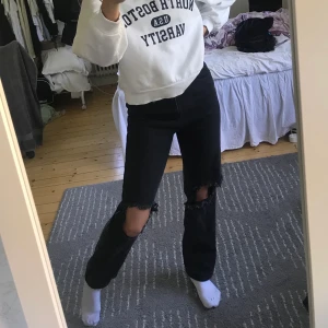 Trendiga jeans med hål - Iprincip nya jeans från SHEIN med hål på! Storlek 36 och passar mig bra som är 162 cm🥰 