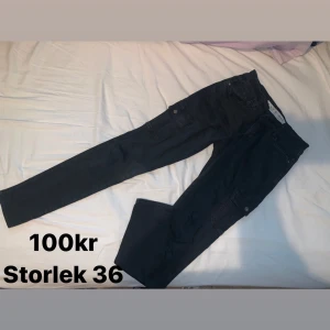 Cargo byxor  - Snygga cargo byxor som sitter snyggt 