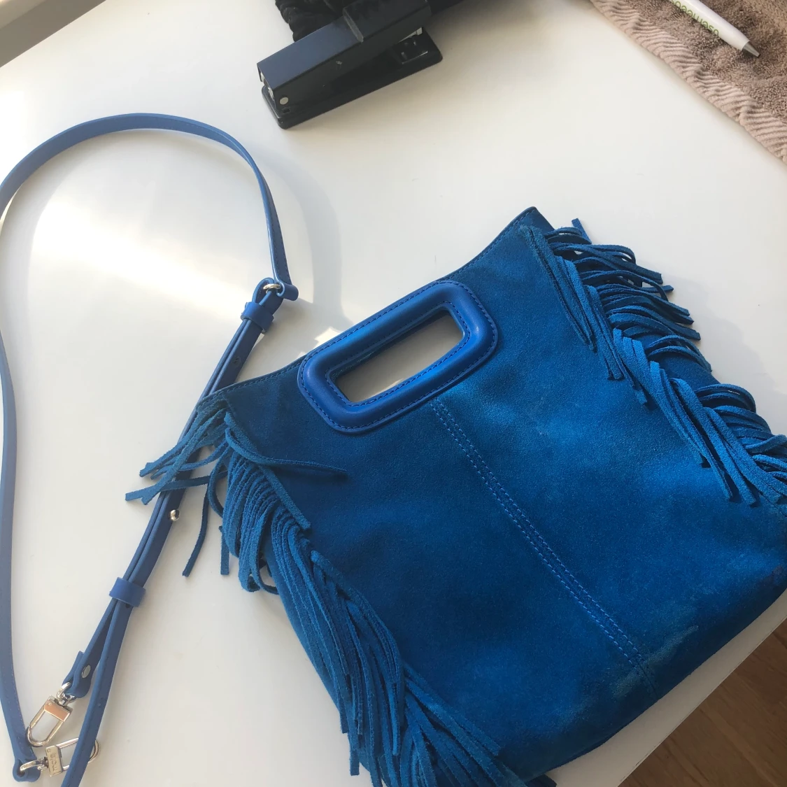 Blå maje väska i mocka