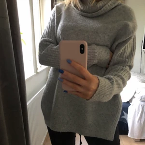 Stickadtröja - Polo stickadtröja, knappt använd.