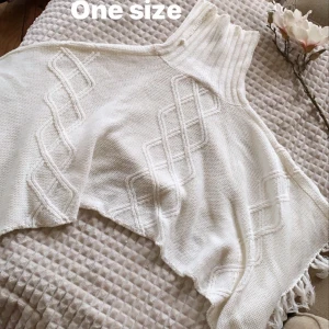 One size poncho - Säljer en jätte fin one size poncho mycket lite använd. Varm o gosig 